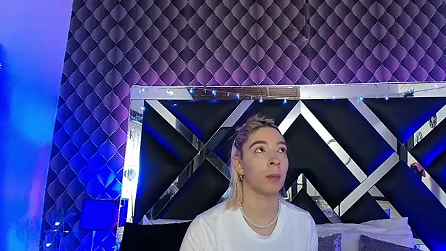 victoriaa lee  online show from 03-05-26, 06:59