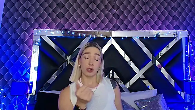 victoriaa lee  online show from 03-24-26, 07:52