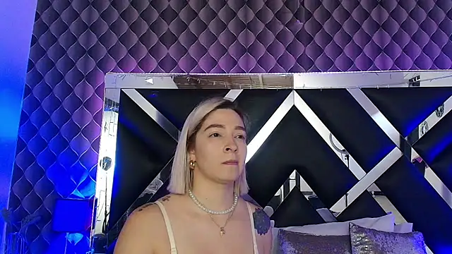 victoriaa lee  online show from 05-22-26, 07:30