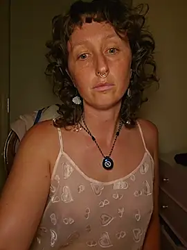 Snapshot of mossy_kiss chatting on 07-18-26, 01:10 mossy kiss online show from 07-18-26, 01:10