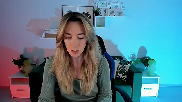 RebeccaMartinez online show from 02-02-25, 05:42