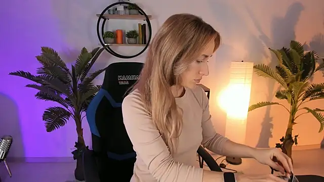 RebeccaMartinez online show from 02-16-25, 05:15