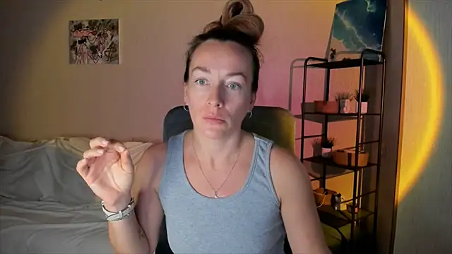 RebeccaMartinez online show from 10-06-25, 10:45