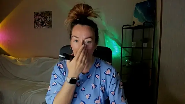 RebeccaMartinez online show from 11-24-25, 08:36