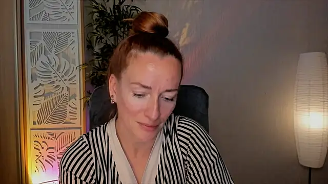 Snapshot of RebeccaMartinez chatting on 06-04-26, 12:11 RebeccaMartinez online show from 06-04-26, 12:11