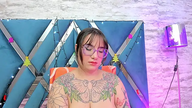 Snapshot of DEVA_BLUE_ chatting on 12-11-24, 08:04 DEVA BLUE  online show from 12-11-24, 08:04