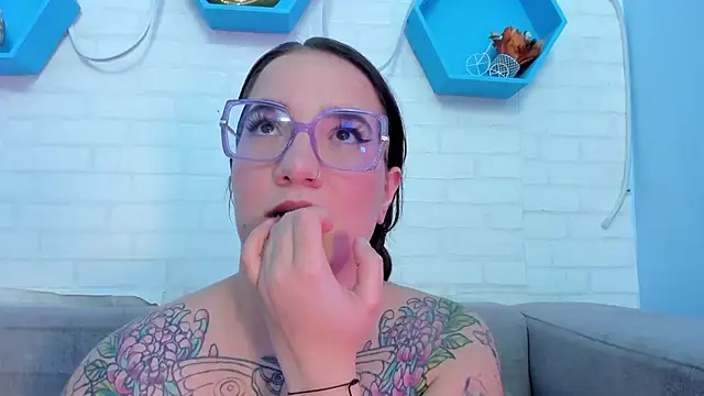 Snapshot of DEVA_BLUE_ chatting on 01-28-25, 08:04 DEVA BLUE  online show from 01-28-25, 08:04