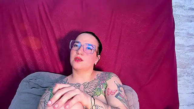 Snapshot of DEVA_BLUE_ chatting on 03-16-25, 01:28 DEVA BLUE  online show from 03-16-25, 01:28