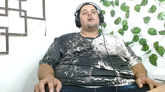 Snapshot of altairstudiosvip_ chatting on 09-14-25, 12:32 altairstudiosvip online show from 09-14-25, 12:32