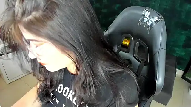 Snapshot of BellaFlaming chatting on 01-31-25, 11:13 BellaFlaming online show from 01-31-25, 11:13