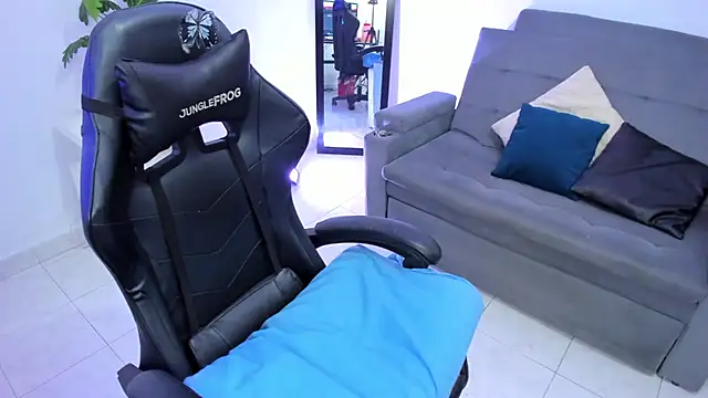 BellaFlaming online show from 02-11-25, 01:51