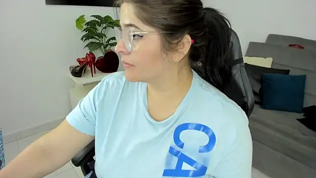 BellaFlaming online show from 02-15-25, 09:15