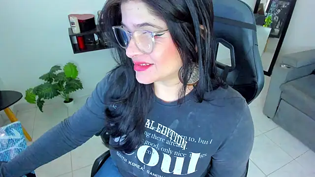 Snapshot of BellaFlaming chatting on 09-13-25, 12:05 BellaFlaming online show from 09-13-25, 12:05