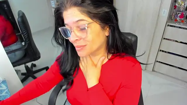 Snapshot of BellaFlaming chatting on 06-18-26, 12:53 BellaFlaming online show from 06-18-26, 12:53