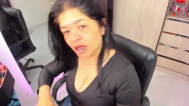 Snapshot of BellaFlaming chatting on 07-02-26, 11:27 BellaFlaming online show from 07-02-26, 11:27