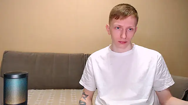 juliaanddima online show from 03-10-26, 06:51