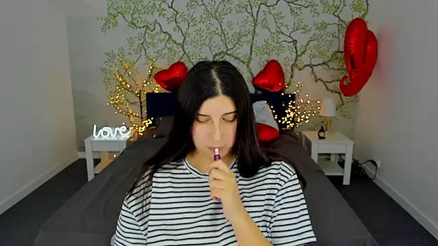 Linda EX online show from 02-21-25, 10:50