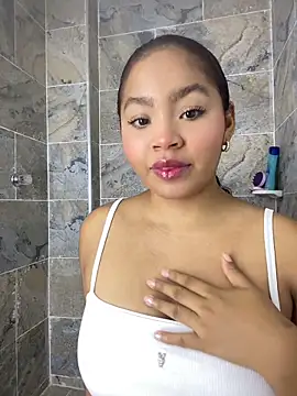 Anais aradia online show from 04-15-26, 05:25