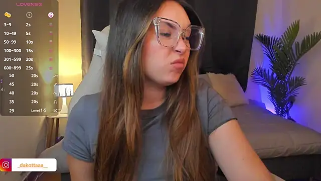 dakottaa  online show from 02-10-26, 12:04