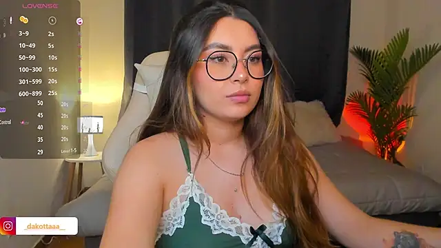 dakottaa  online show from 04-11-26, 11:42