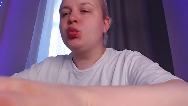 Snapshot of Karolina_love_ chatting on 06-23-26, 03:15 Karolina love online show from 06-23-26, 03:15