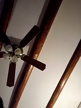 Thicknjuicy1986 online show from 03-16-26, 07:23