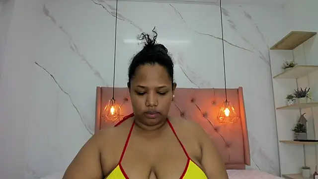 Snapshot of Belle_Brunette chatting on 06-27-26, 12:10 Belle Brunette online show from 06-27-26, 12:10