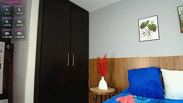 EmiliBonnie online show from 12-19-25, 10:44