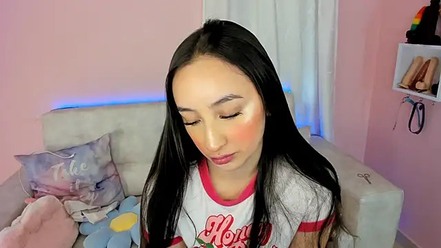 tinysara online show from 12-19-24, 04:35