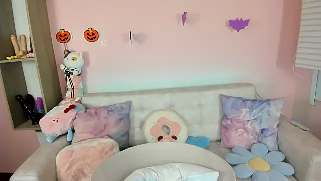 tinysara online show from 10-09-25, 04:27