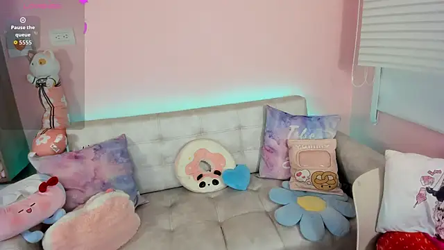 tinysara online show from 12-05-25, 04:36