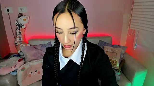 tinysara online show from 05-17-26, 04:36