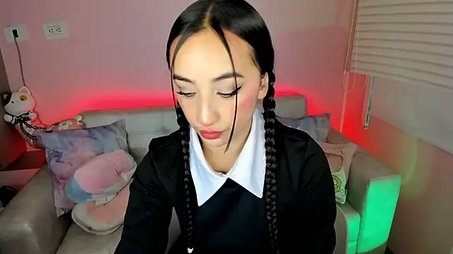 tinysara online show from 05-22-26, 04:34