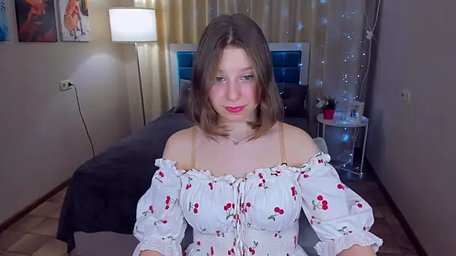 Snapshot of RinaMoore chatting on 02-08-25, 01:01 RinaMoore online show from 02-08-25, 01:01