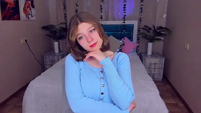 Snapshot of RinaMoore chatting on 02-15-25, 01:27 RinaMoore online show from 02-15-25, 01:27