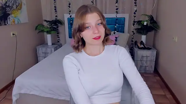 Snapshot of RinaMoore chatting on 09-17-25, 02:52 RinaMoore online show from 09-17-25, 02:52