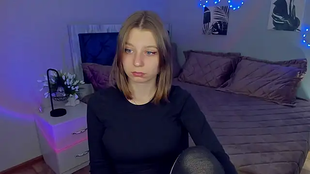 Snapshot of RinaMoore chatting on 10-14-25, 02:51 RinaMoore online show from 10-14-25, 02:51