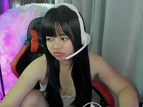 Snapshot of LovelyAngeeL chatting on 10-22-25, 06:35 LovelyAngeeL online show from 10-22-25, 06:35