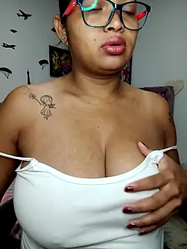 Snapshot of chalohott chatting on 06-15-26, 12:18 chalohott online show from 06-15-26, 12:18