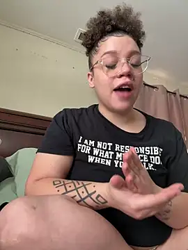 Snapshot of QueenNuttCollector chatting on 02-12-26, 02:56 QueenNuttCollector online show from 02-12-26, 02:56