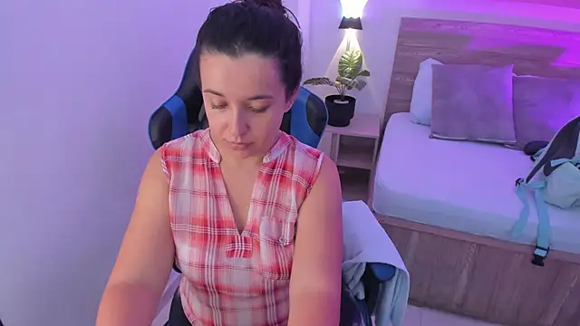 izaro22 online show from 09-16-25, 01:12