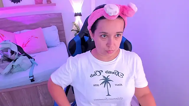 izaro22 online show from 09-30-25, 01:05