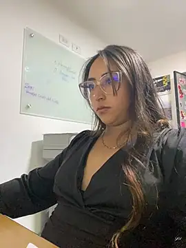 Snapshot of Vaiolet_a chatting on 07-17-26, 09:30 Vaiolet a online show from 07-17-26, 09:30