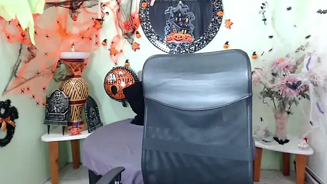 Sofia Franco  online show from 10-27-25, 07:18