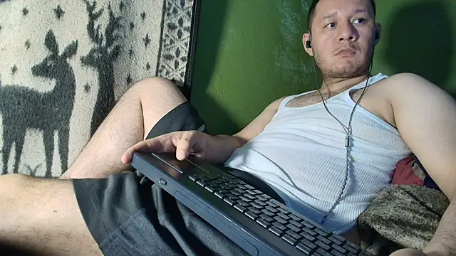 Snapshot of sweet_cock28 chatting on 04-18-26, 03:21 sweet cock28 online show from 04-18-26, 03:21