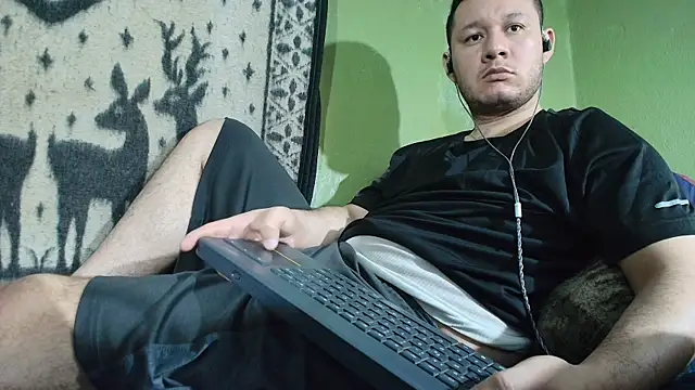 Snapshot of sweet_cock28 chatting on 04-19-26, 01:54 sweet cock28 online show from 04-19-26, 01:54