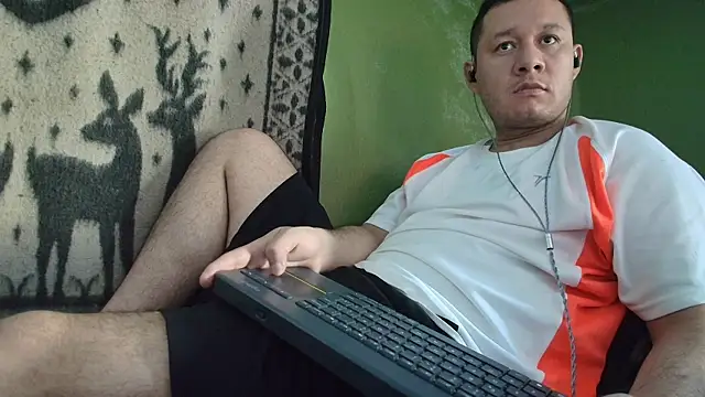 Snapshot of sweet_cock28 chatting on 04-21-26, 03:17 sweet cock28 online show from 04-21-26, 03:17