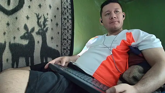 Snapshot of sweet_cock28 chatting on 04-22-26, 03:35 sweet cock28 online show from 04-22-26, 03:35