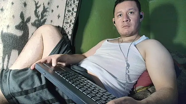 Snapshot of sweet_cock28 chatting on 04-29-26, 03:32 sweet cock28 online show from 04-29-26, 03:32