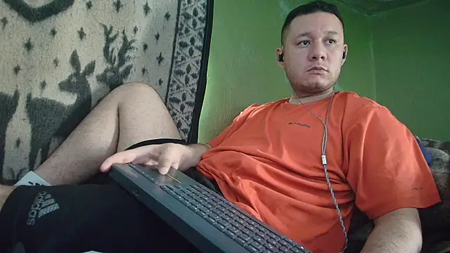 Snapshot of sweet_cock28 chatting on 05-07-26, 03:17 sweet cock28 online show from 05-07-26, 03:17